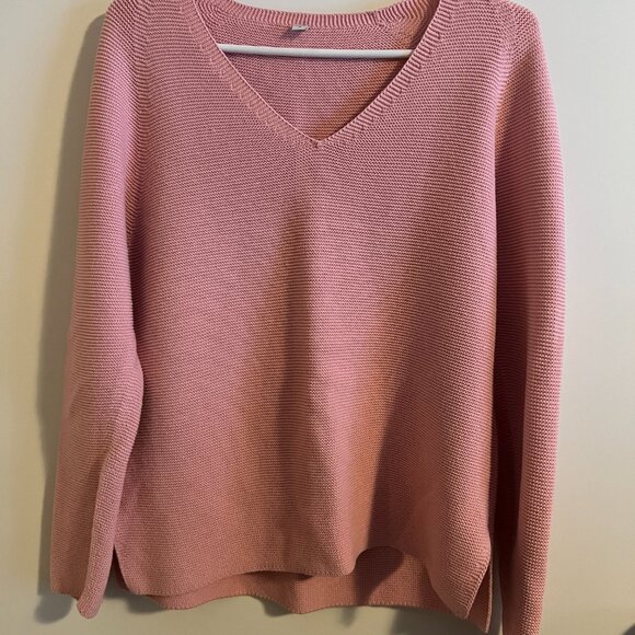 UNIQLO V-Neck Knit Top - Picture 2 of 4